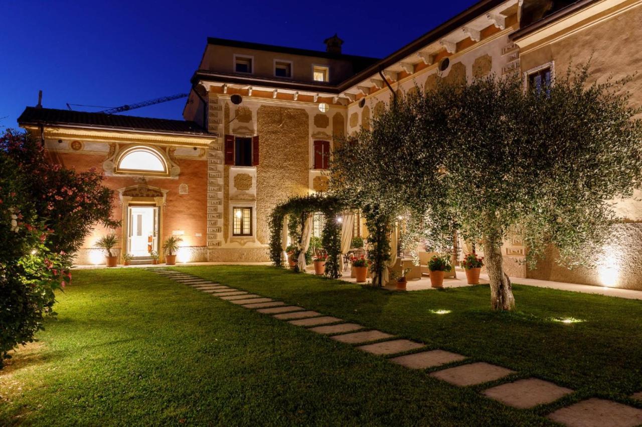 Villa Padovani Relais De Charme - Adults Only Pastrengo Dış mekan fotoğraf