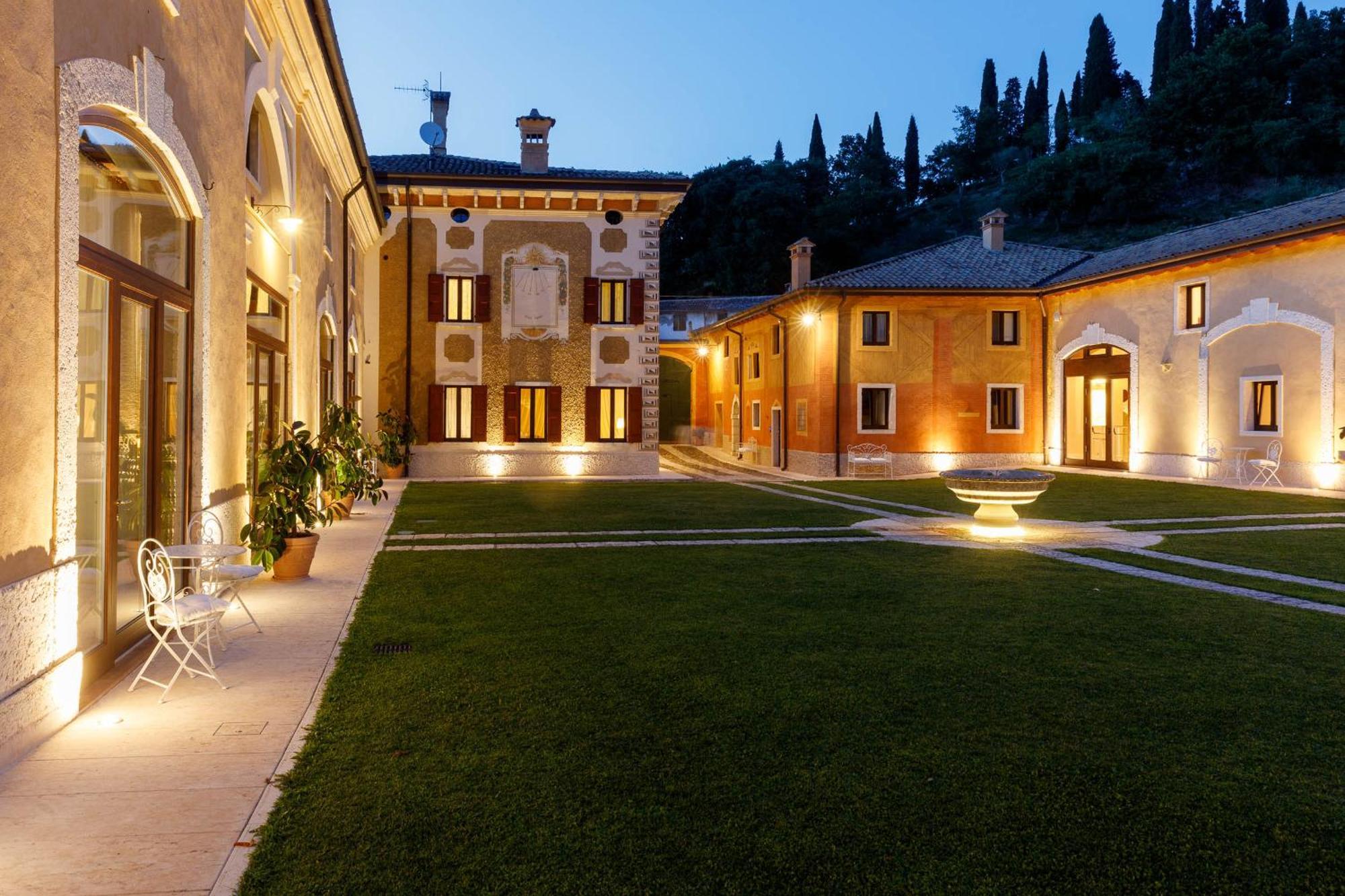 Villa Padovani Relais De Charme - Adults Only Pastrengo Dış mekan fotoğraf