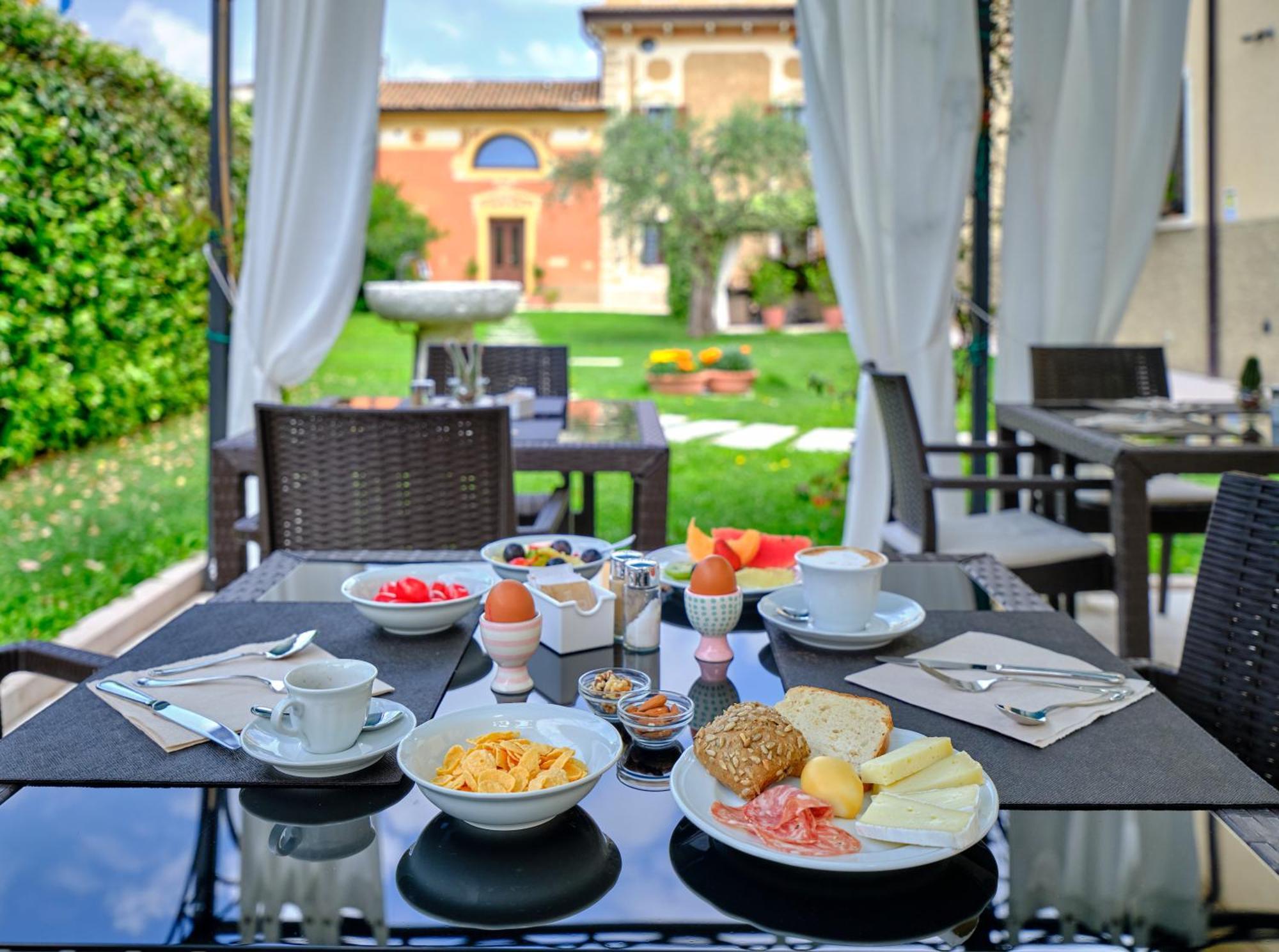 Villa Padovani Relais De Charme - Adults Only Pastrengo Dış mekan fotoğraf