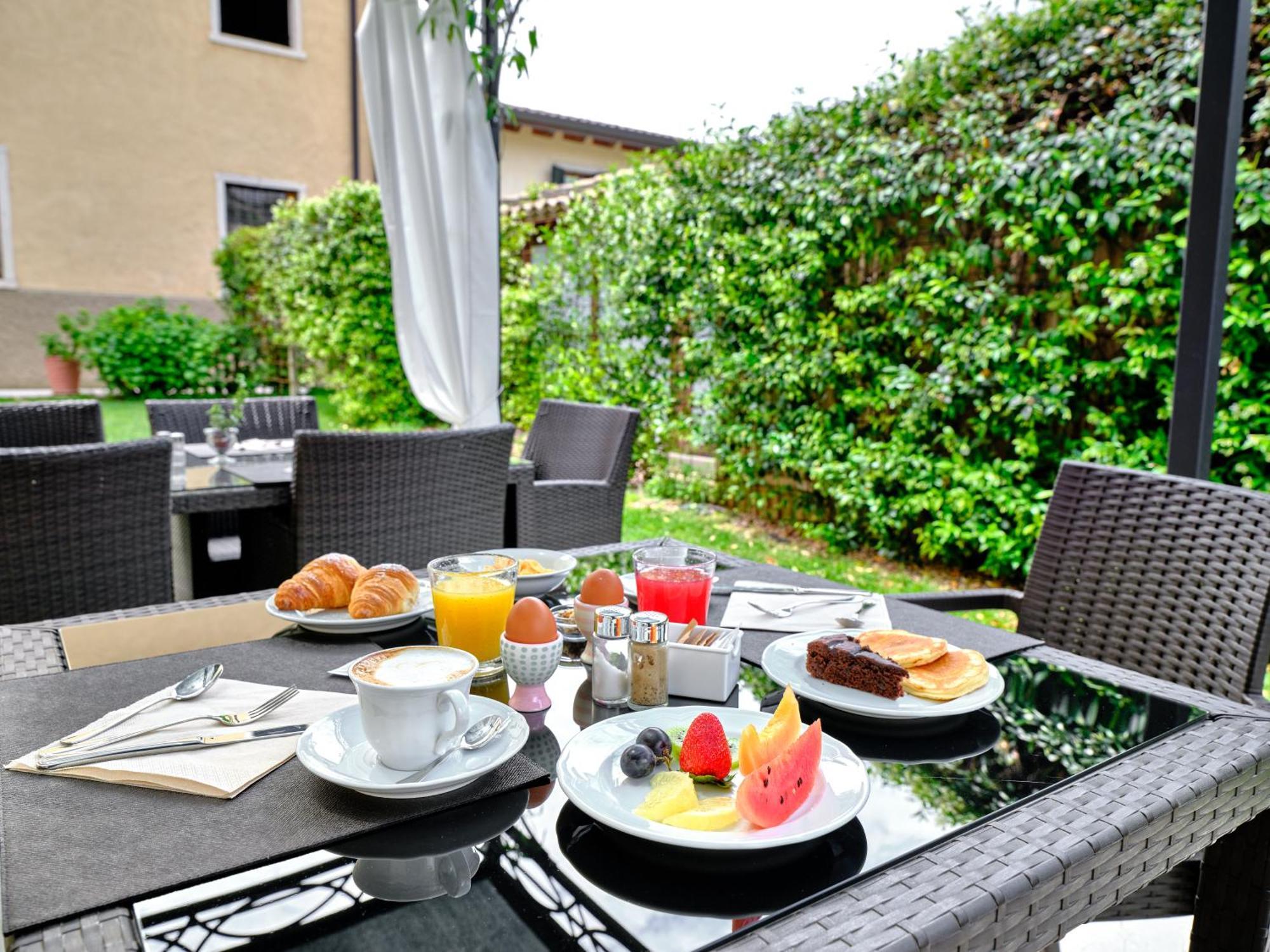 Villa Padovani Relais De Charme - Adults Only Pastrengo Dış mekan fotoğraf